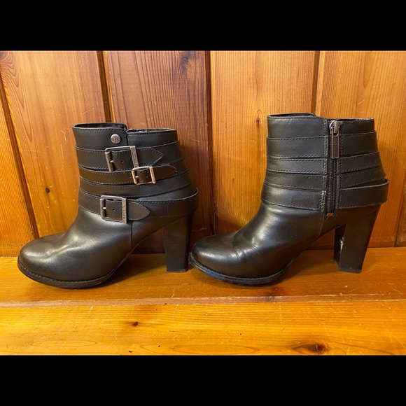 Slight wear. Too tight on my feet - Picture 4 of 8